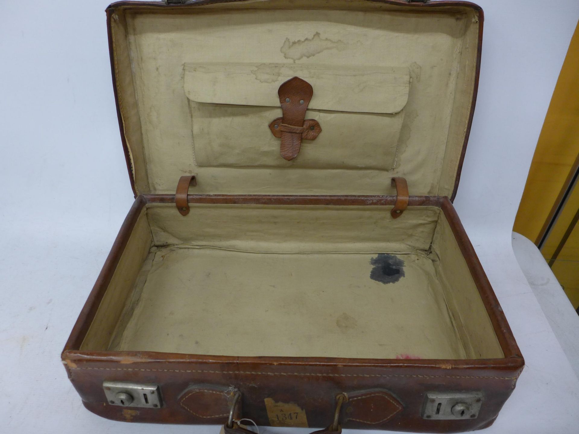 A WORLD WAR II LEATHER SUITCASE, BELONG TO MAJOR M. FALLON, RAMC - Bild 5 aus 5