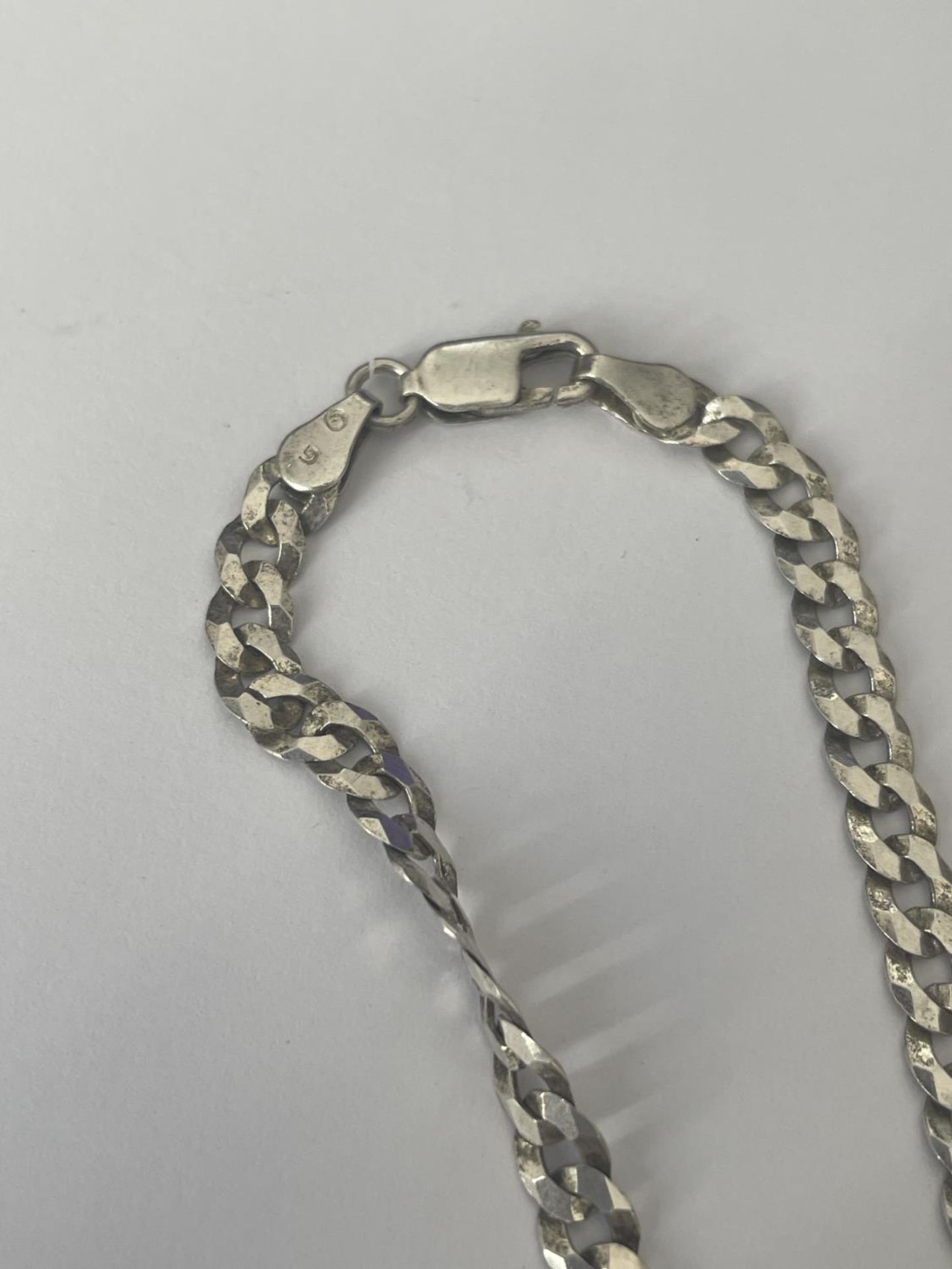 AN 18" SILVER NECK CHAIN - Image 3 of 3