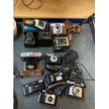A COLLECTION OF VINTAGE CAMERAS TO INCLUDE CORONET, BROWNIE MODEL C, A BELLOWS CAMERA, MINOLTA,