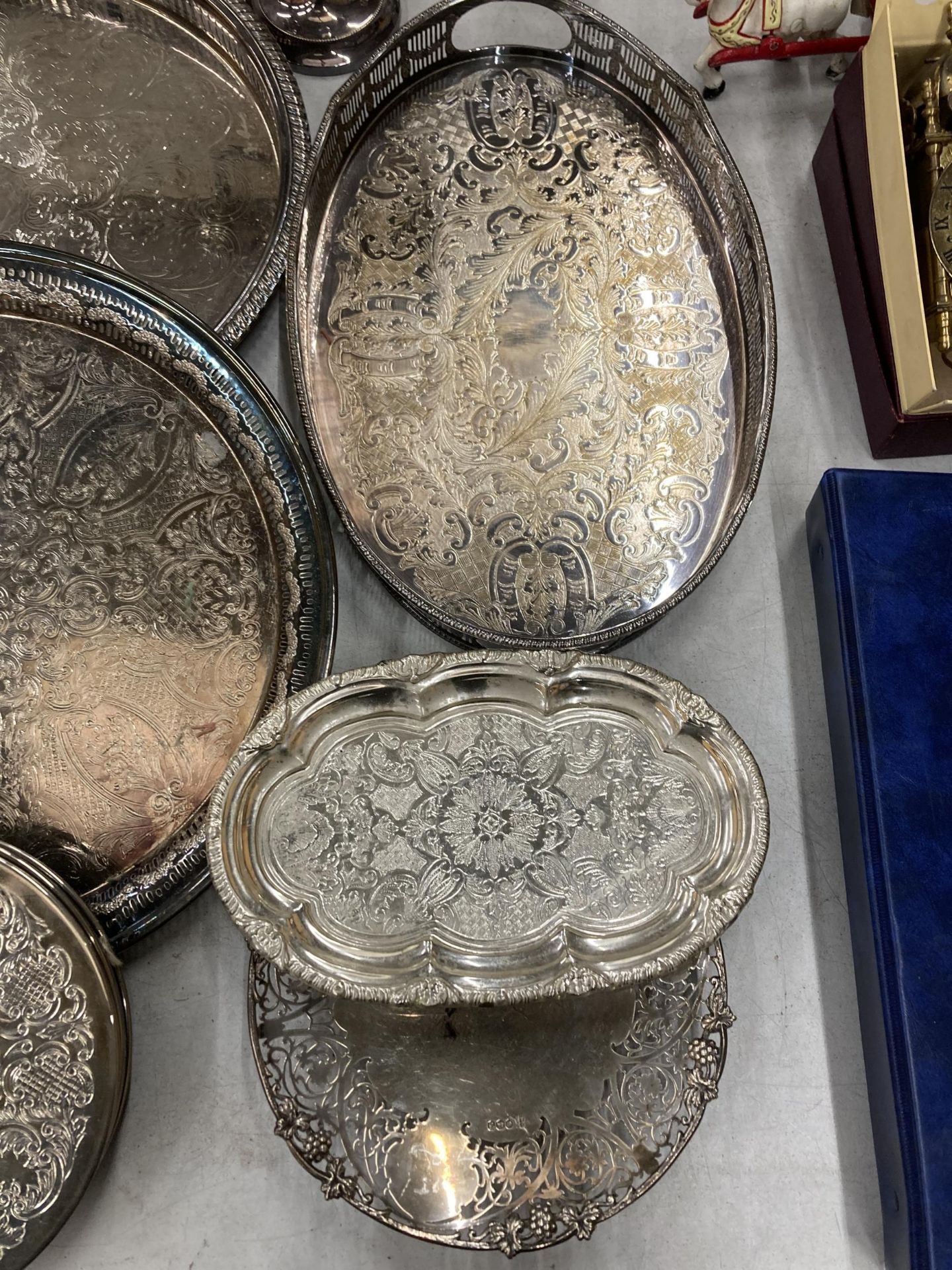 A GROUP OF SILVER PLATED TRAYS - Image 2 of 4