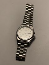 A GENTS SEIKO QUARTZ SQ100 WITH STAINLESS STEEL STRAP SEEN WORKING BUT NO WARRANTY