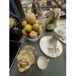 A QUANTITY OF CERAMICS TO INCLUDE A FRUIT BOWL WITH FRUIT, ROYAL WINTON FISH JUG, A WADE VASE,