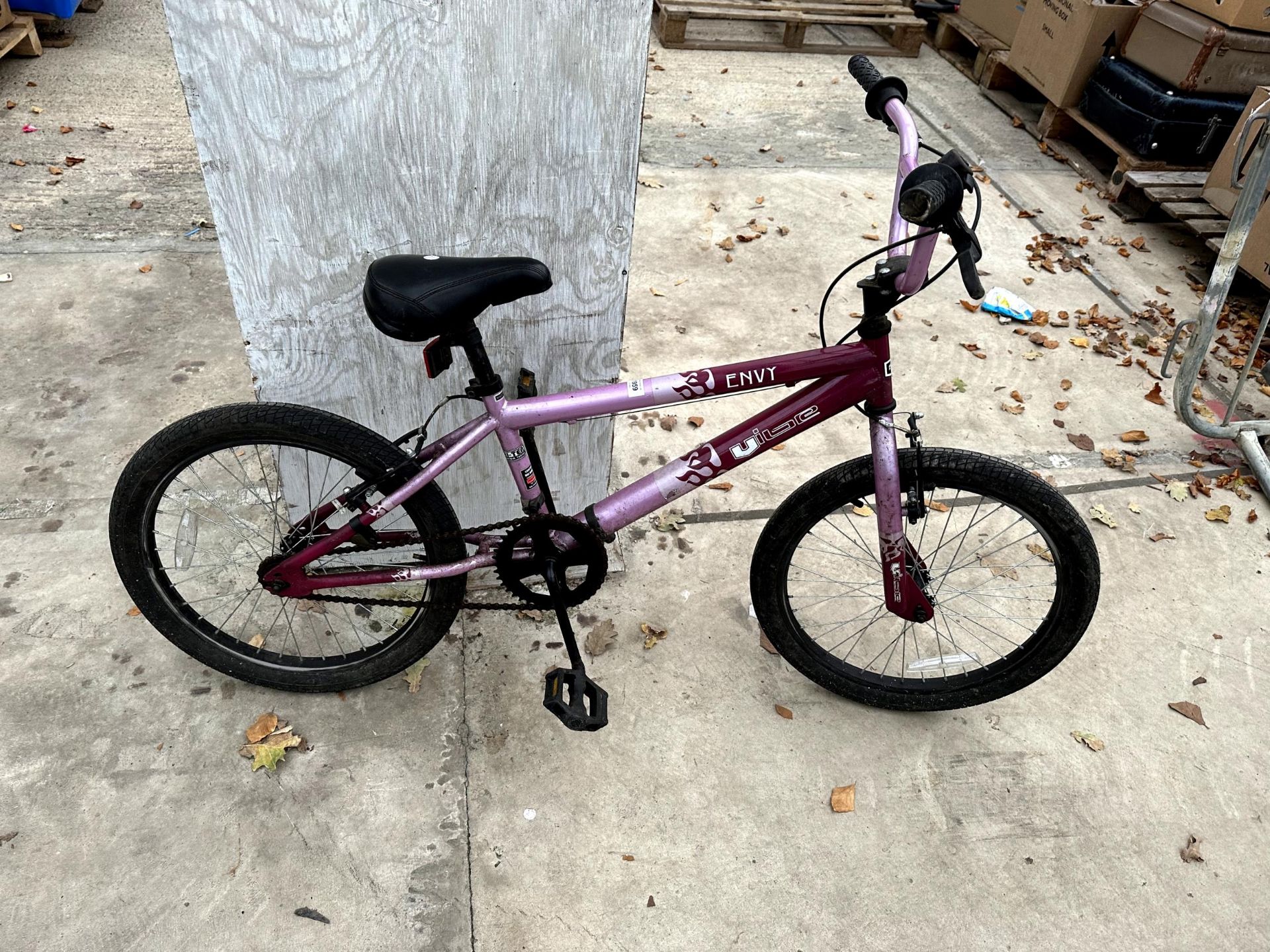 A VIBE ENVY GIRLS BMX BIKE