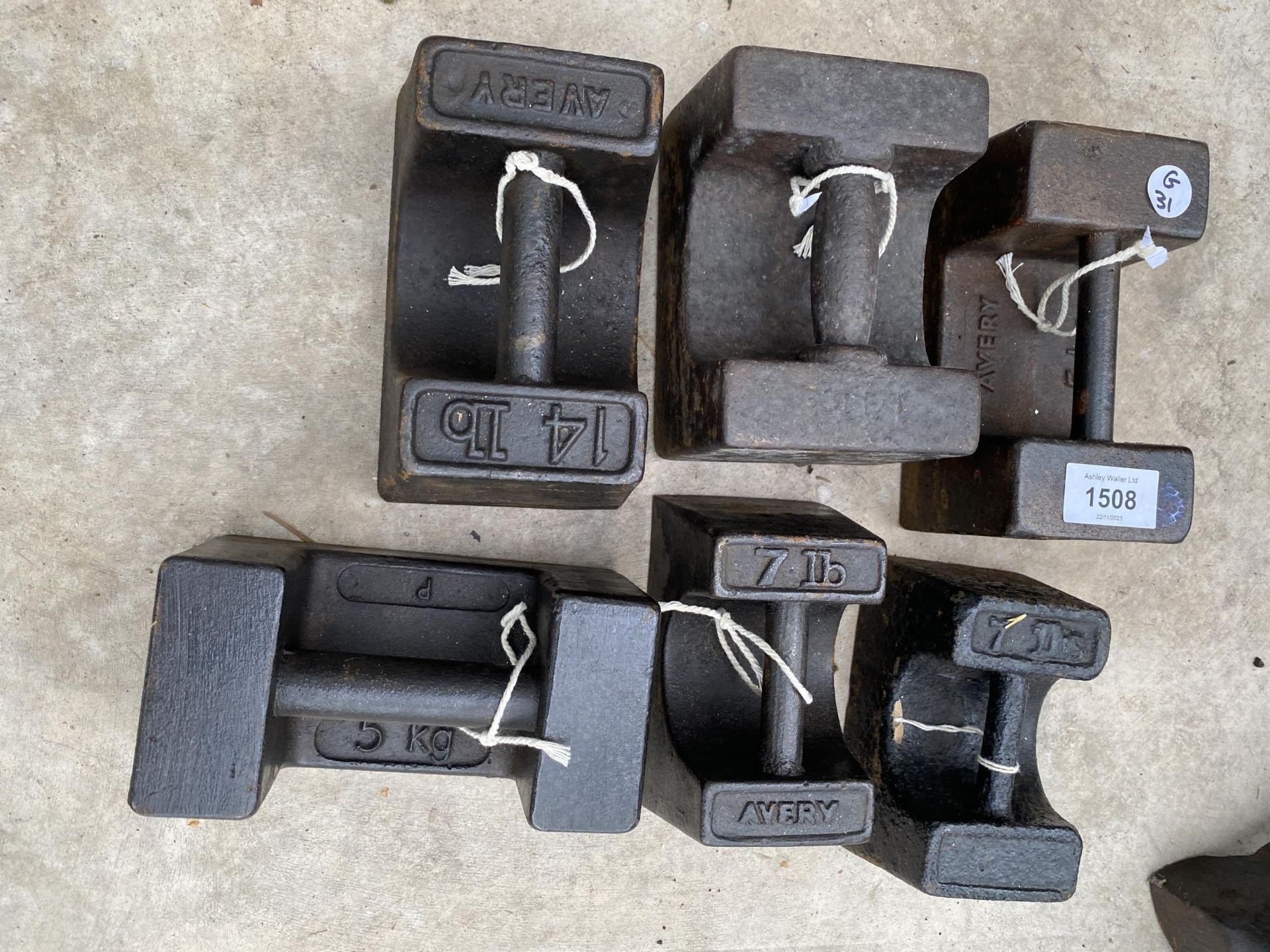 SIX ASSORTED CAST IRON WEIGHTS TO INCLUDE 14LB AND 7 LB - Image 2 of 2