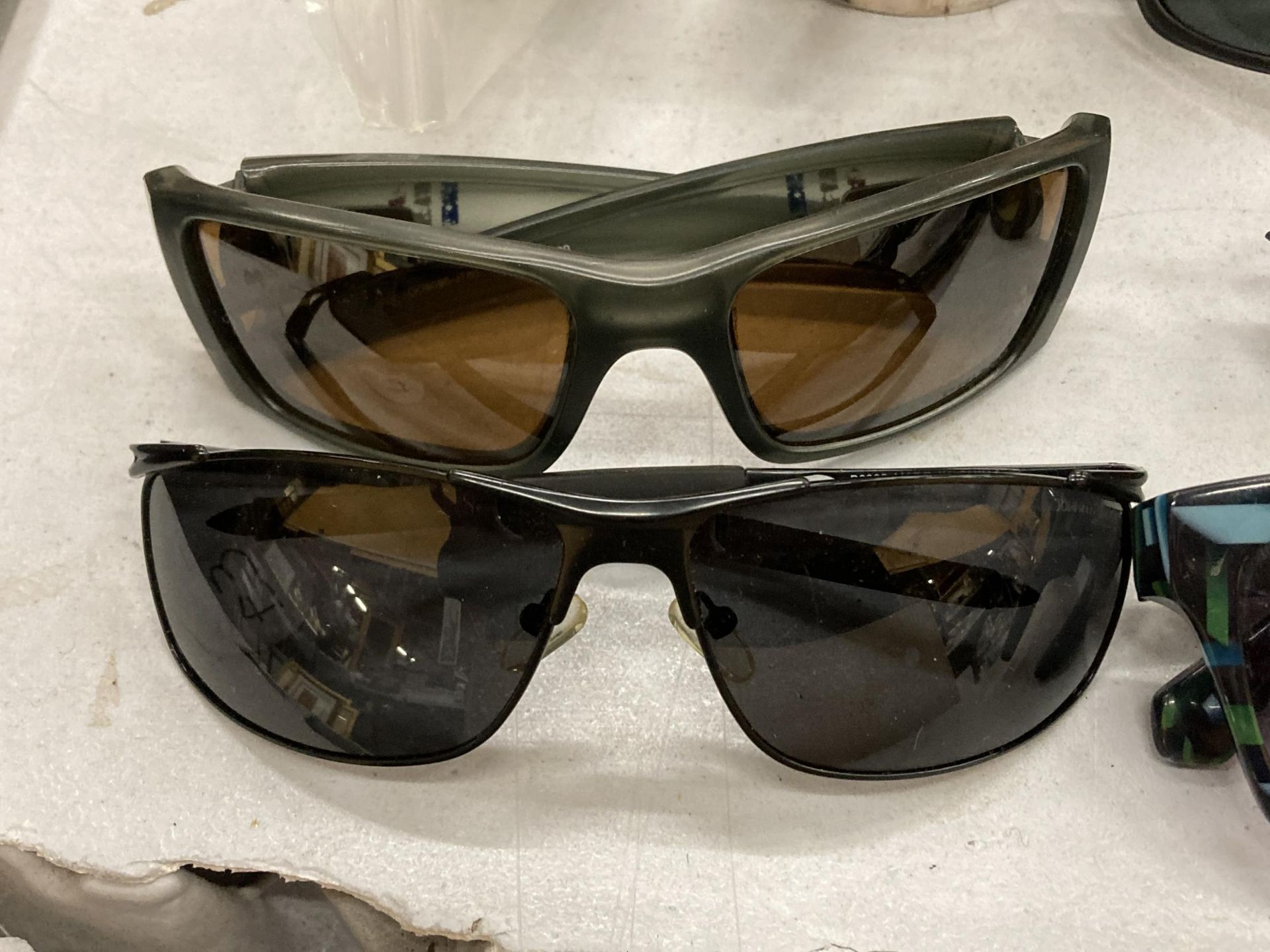 A GROUP OF SUNGLASSES - Image 3 of 3