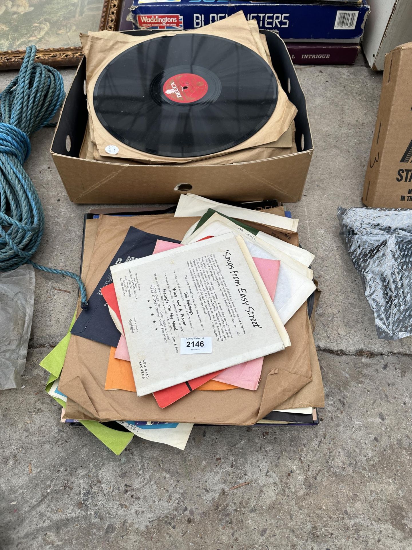 AN ASSORTMENT OF LP RECORDS AND 7" SINGLES