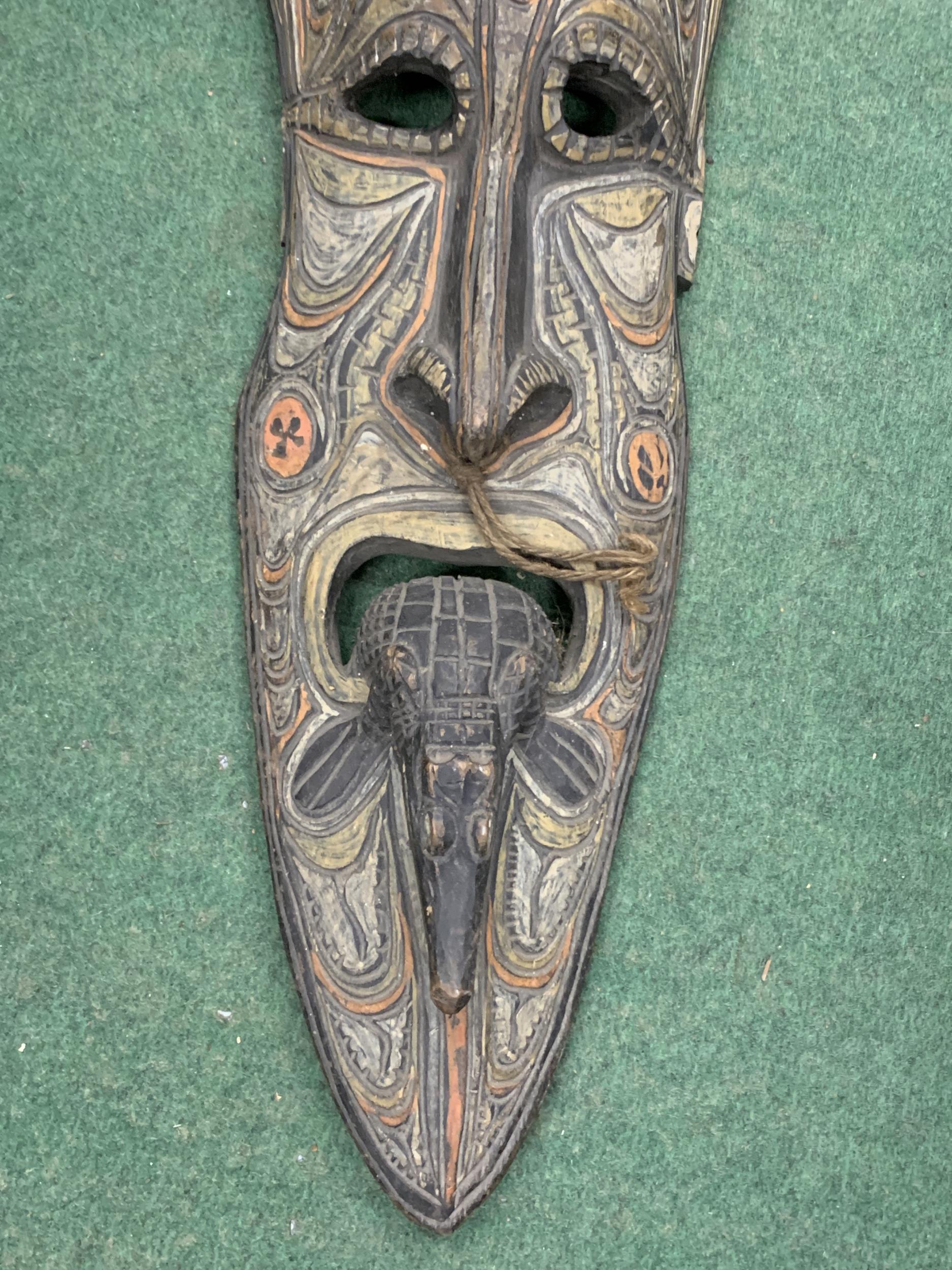 A VINTAGE AFRICAN TRIBAL WOODEN MASK - Image 3 of 5