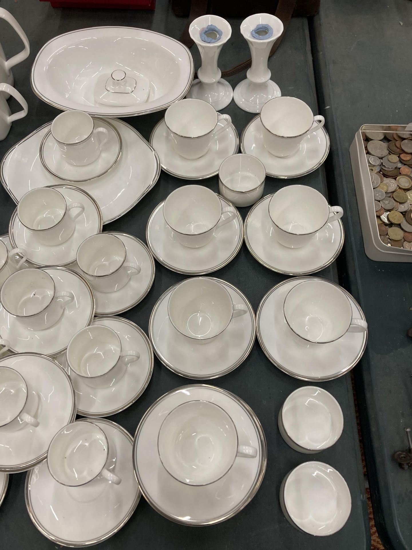 A LARGE ROYAL DOULTON 'PLATINUM CONCORD' PATTERN WHITE BONE CHINA DINNER SERVICE - Image 2 of 5