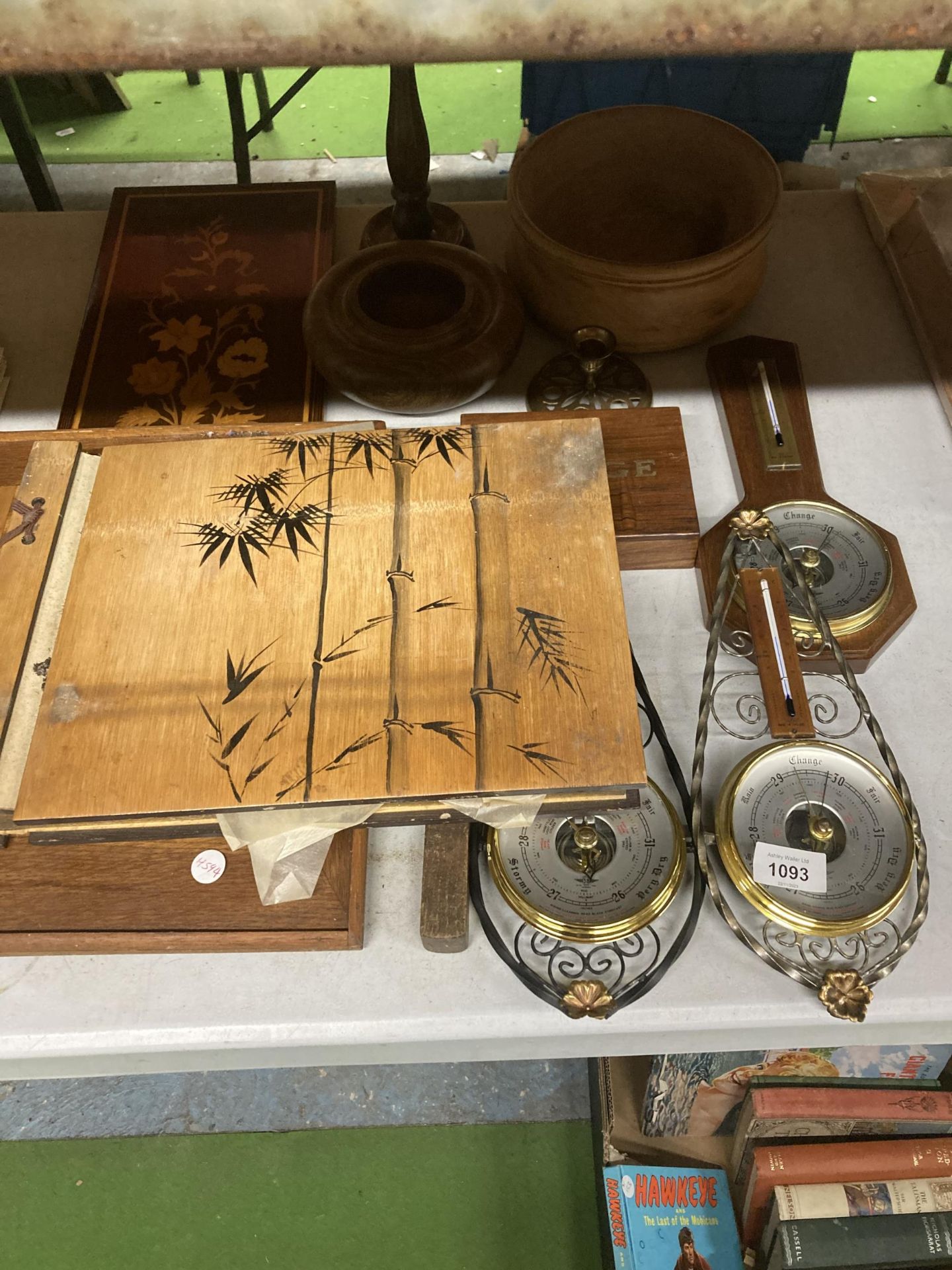 A QUANTITY OF TREEN ITEMS TO INCLUDE MARQUETRY PICTURES, AN ALBUM, BRIDGE BOX AND CARDS, BOWLS,