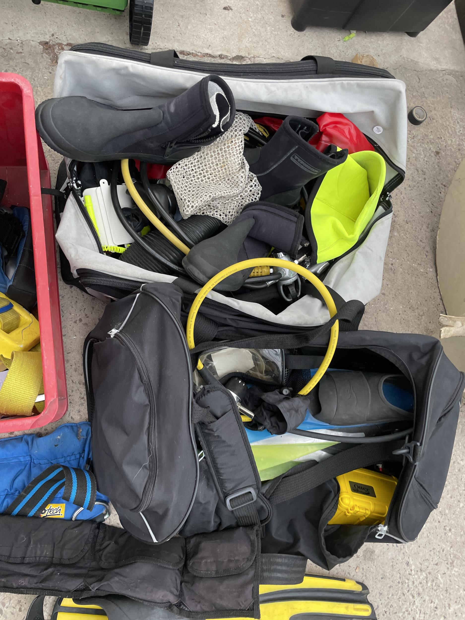 A LARGE QUANTITY OF SCUBA DIVING EQUIPMENT TO INCLUDE FLIPPERS, WEIGHTS AND MOUTH PIECES ETC - Image 2 of 2