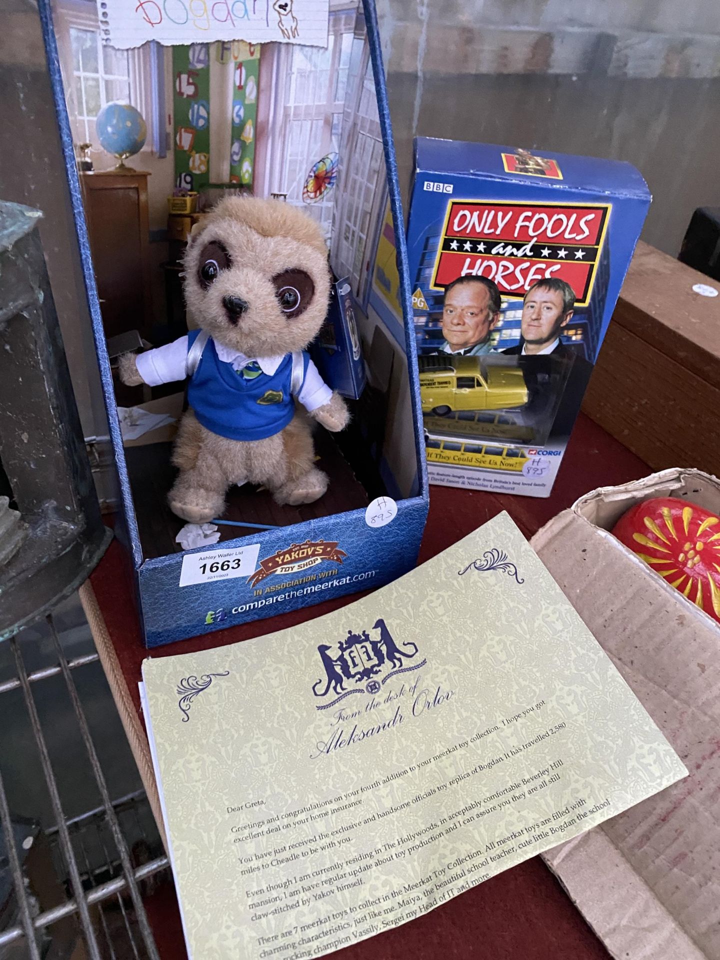 AN ASSORTMENT OF ITEMS TO INCLUDE A MEERKAT AND A THREE WHEELED VAN ETC - Image 2 of 3
