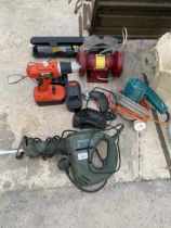 AN ASSORTMENT OF POWER TOOLS TO INCLUDE A BALCK AND DECKER BATTERY DRILL AND A BOSCH SAW ETC