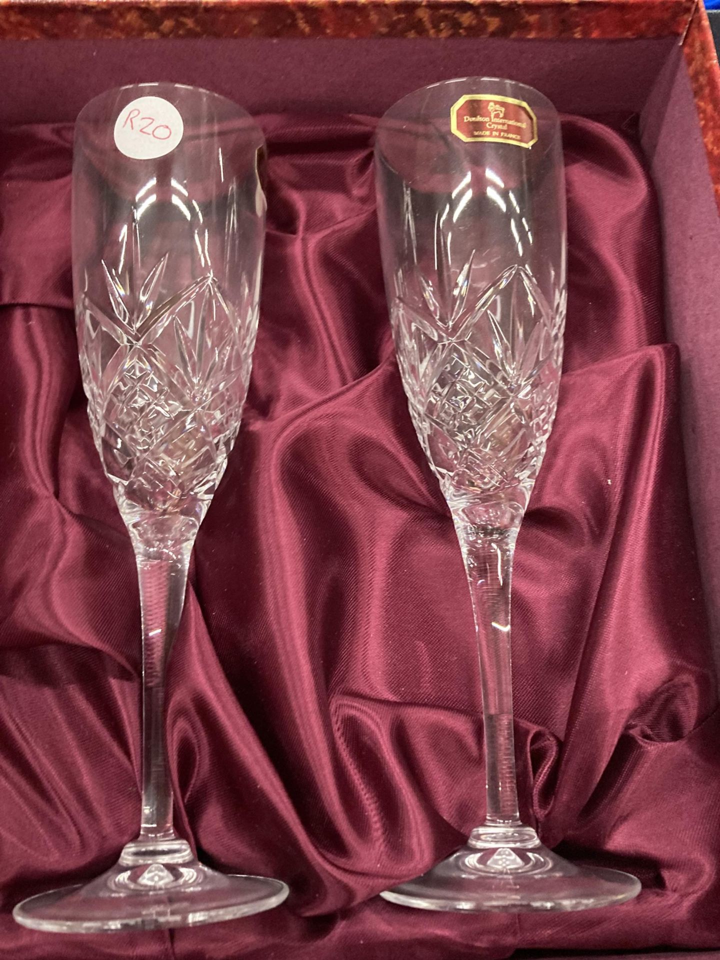 A BOXED SET OF SIX BOHEMIA CRYSTAL WINE GLASSES, BOXED SET OF TWO DOULTON INTERNATIONAL CHAMPAGNE - Bild 3 aus 4