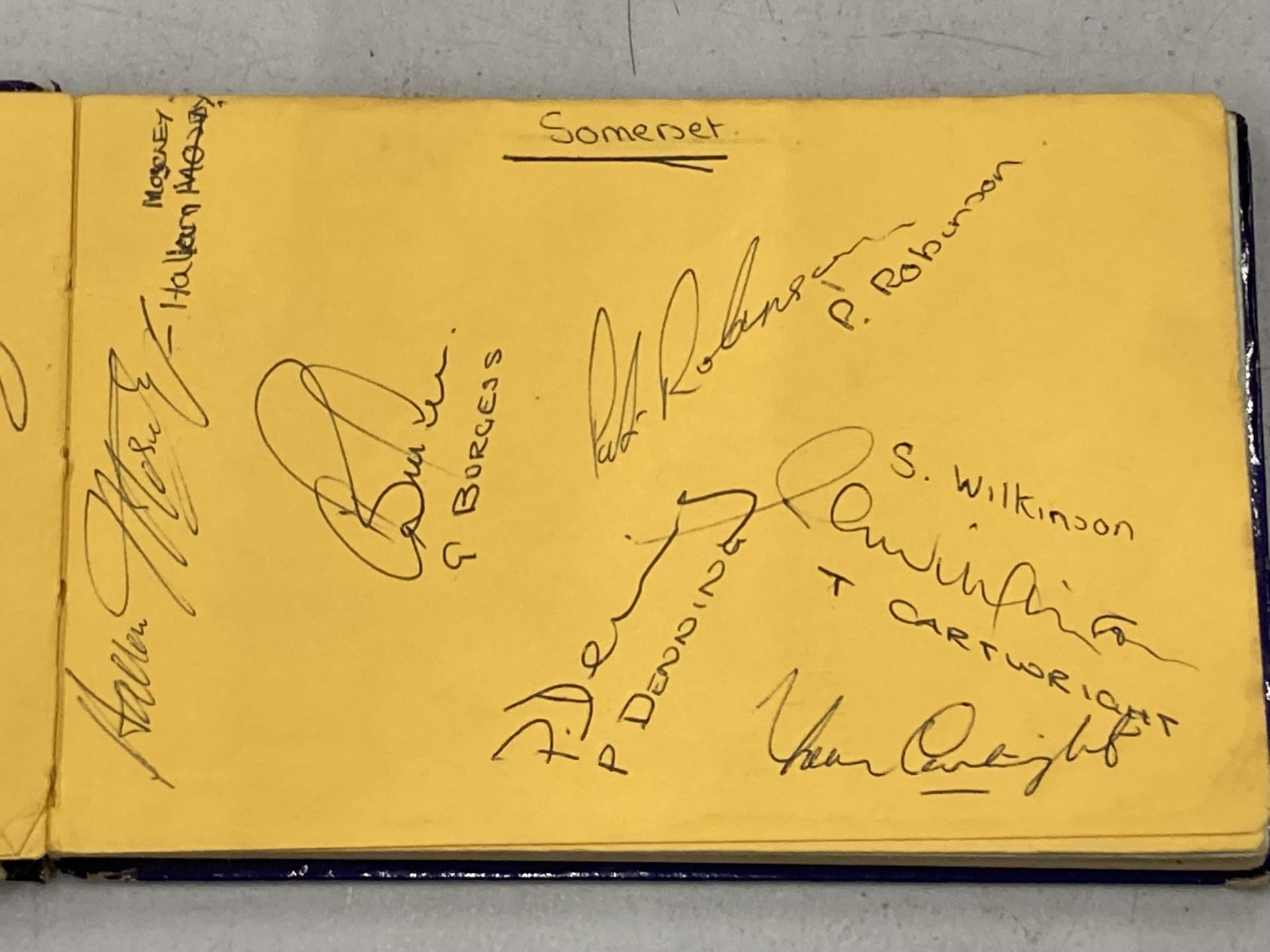 A VINTAGE AUTOGRAPH BOOK CONTAINING A COLLECTION OF CRICKETERS AUTOGRAPHS TO INCLUDE GRAHAM GOOCH, - Image 3 of 6