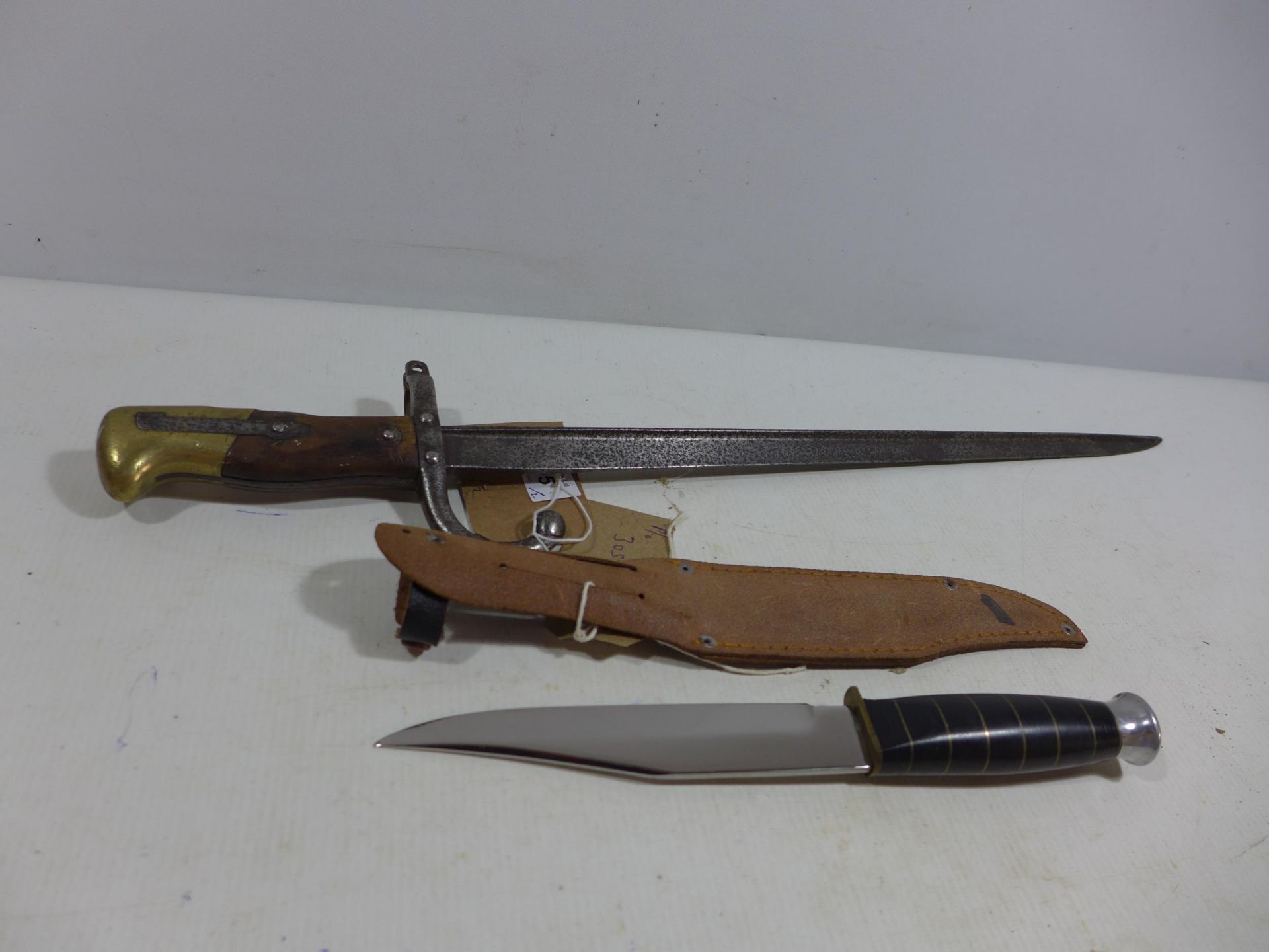 A FRENCH GRAS BAYONET CIRCA 1870, 40.5CM BLADE, KNIFE AND LEATHER SCABBARD BOWIE BLADE (2) - Image 3 of 5