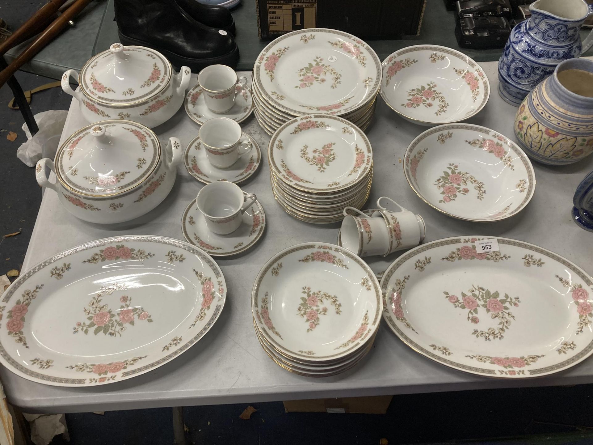 A 'CROWN MING' PART DINNER SERVICE TO INCLUDE SERVING PLATES, SEVING TUREENS, DINNER AND SIDE