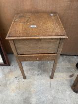 A MID 20TH CENTURY OAK WORK BOX/TABLE WITH SINGLE DRAWER