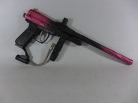 A SPYDER PILOT ACS PAINT BALL GUN, 31CM BARREL, LENGTH 52CM