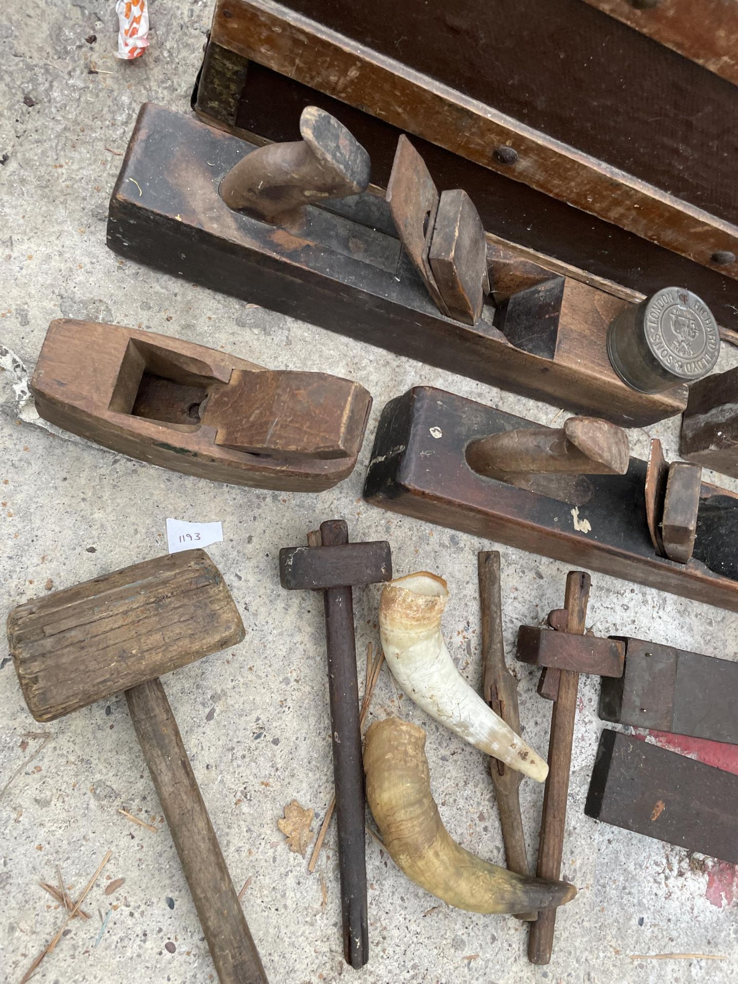 AN ASSORTMENT OF VINTAGE WOOD PLANES AND GUAGES ETC - Image 2 of 2