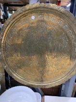 A VINTAGE INDIAN BRASS CHARGER TRAY DECORATED WITH FIGURES