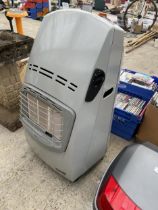 A DELONGHI GAS HEATER WITH GAS BOTTLE