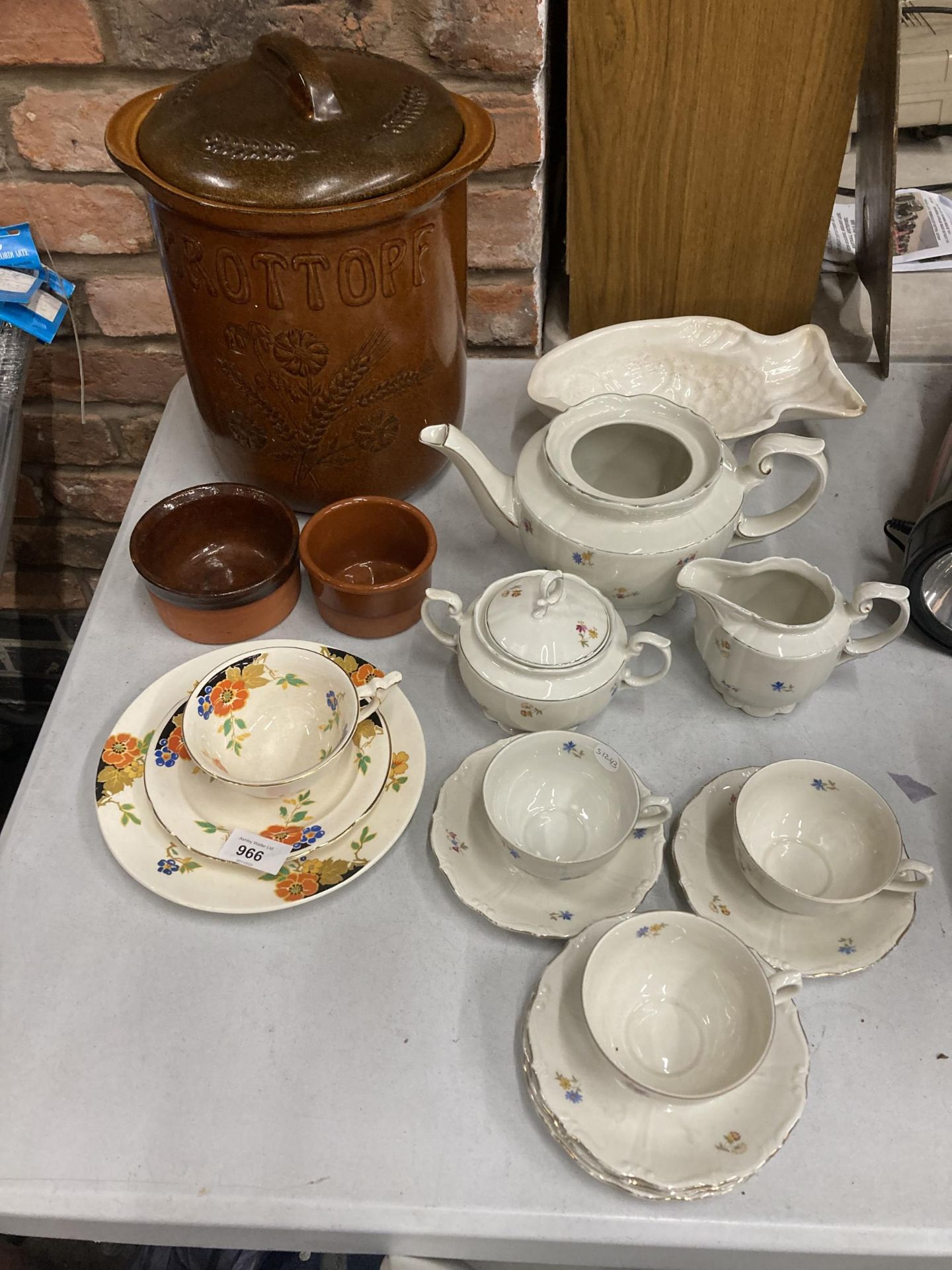 A GERMAN TEASET TO INCLUDE A TEAPOT - NO LID - A CREAM JUG, SUGAR BOWL, CUPS AND SAUCERS, A FLORAL