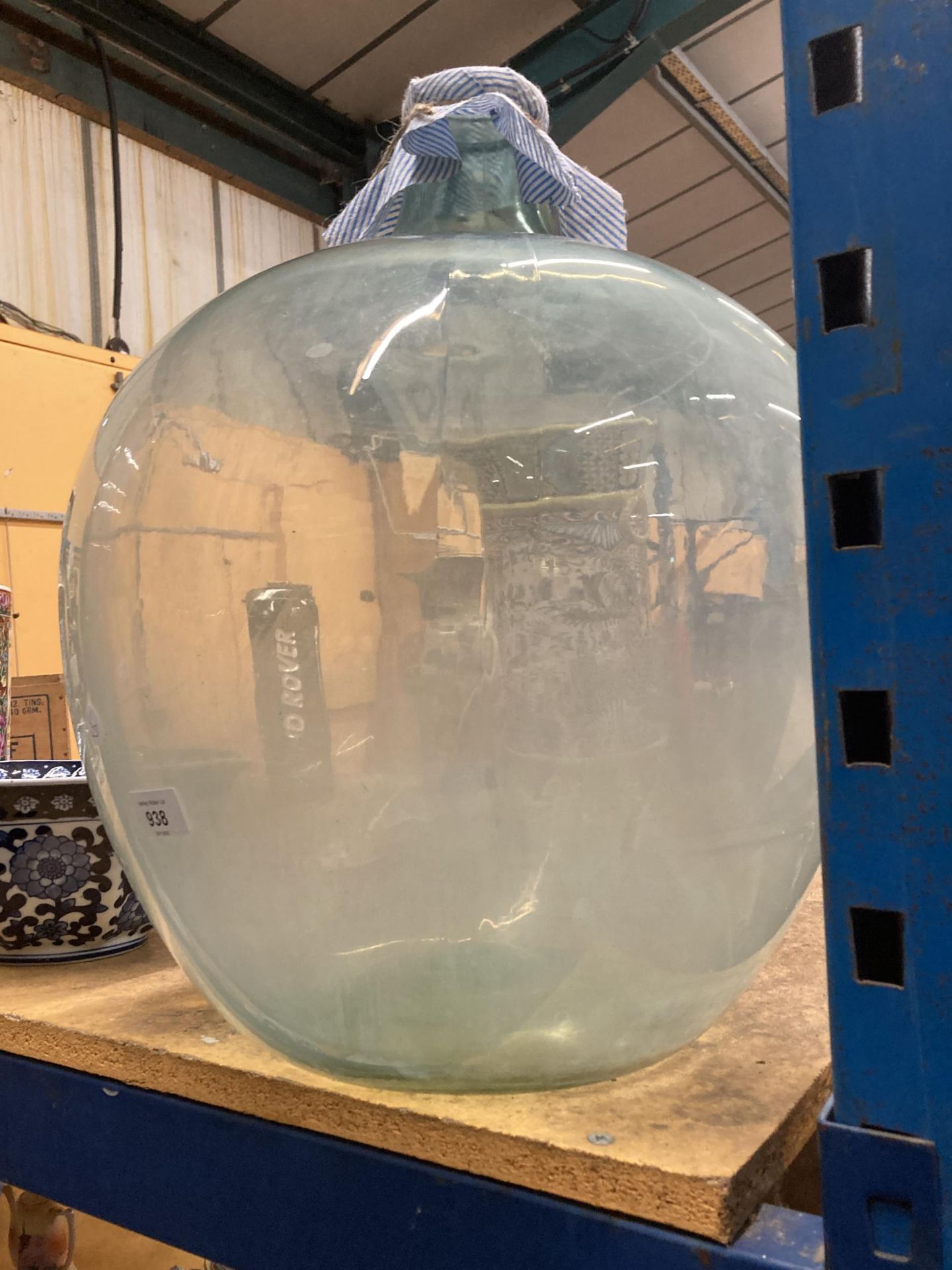 A LARGE VINTAGE GLASS CARBOY, HEIGHT APPROX 52CM - Image 2 of 2