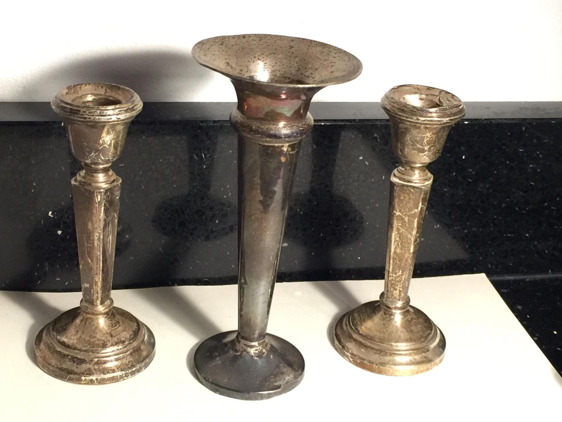 THREE HALLMARKED SILVER CANDLESTICKS TO INCLUDE A PAIR ALL WITH WEIGHTED BASES