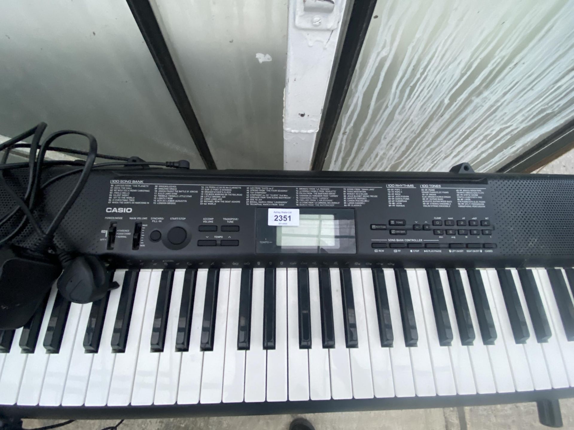 A CASIO ELECTRIC KEYBOARD WITH STAND - Image 2 of 3