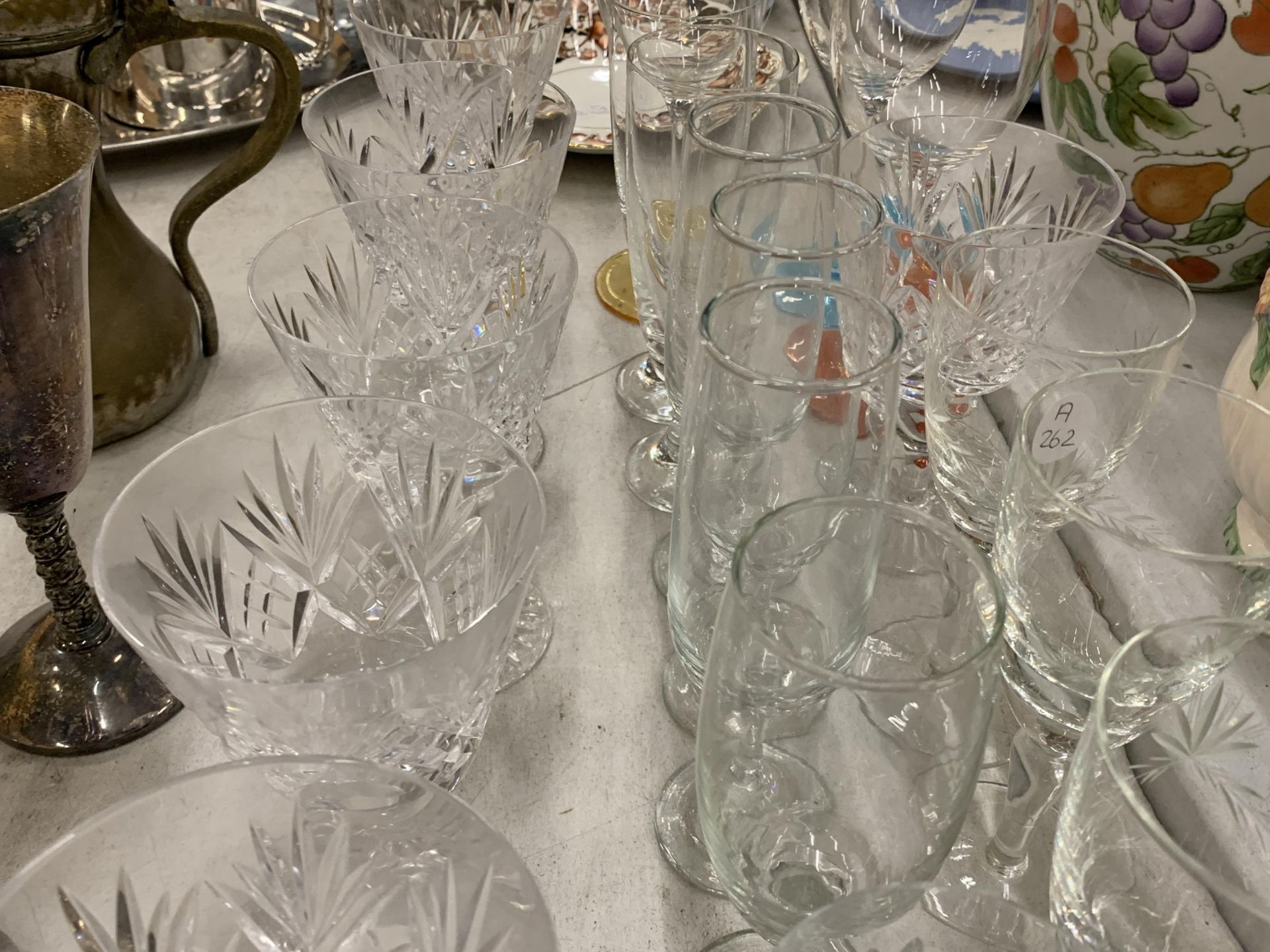 A LARGE QUANTITY OF GLASSES TO INCLUDE A PAIR OF BOXED TUTBURY CRYSTAL BRANDY GLASSES, WINE, - Image 4 of 5