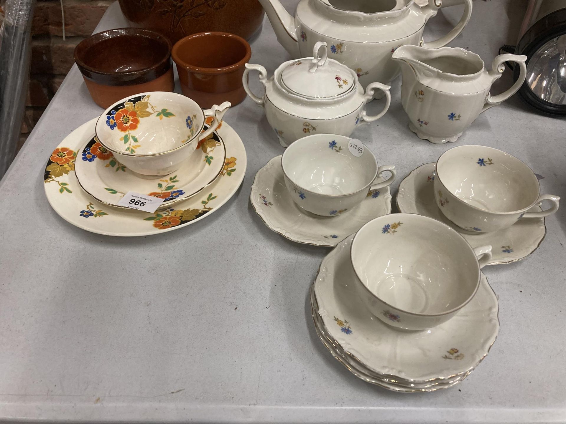 A GERMAN TEASET TO INCLUDE A TEAPOT - NO LID - A CREAM JUG, SUGAR BOWL, CUPS AND SAUCERS, A FLORAL - Image 3 of 3