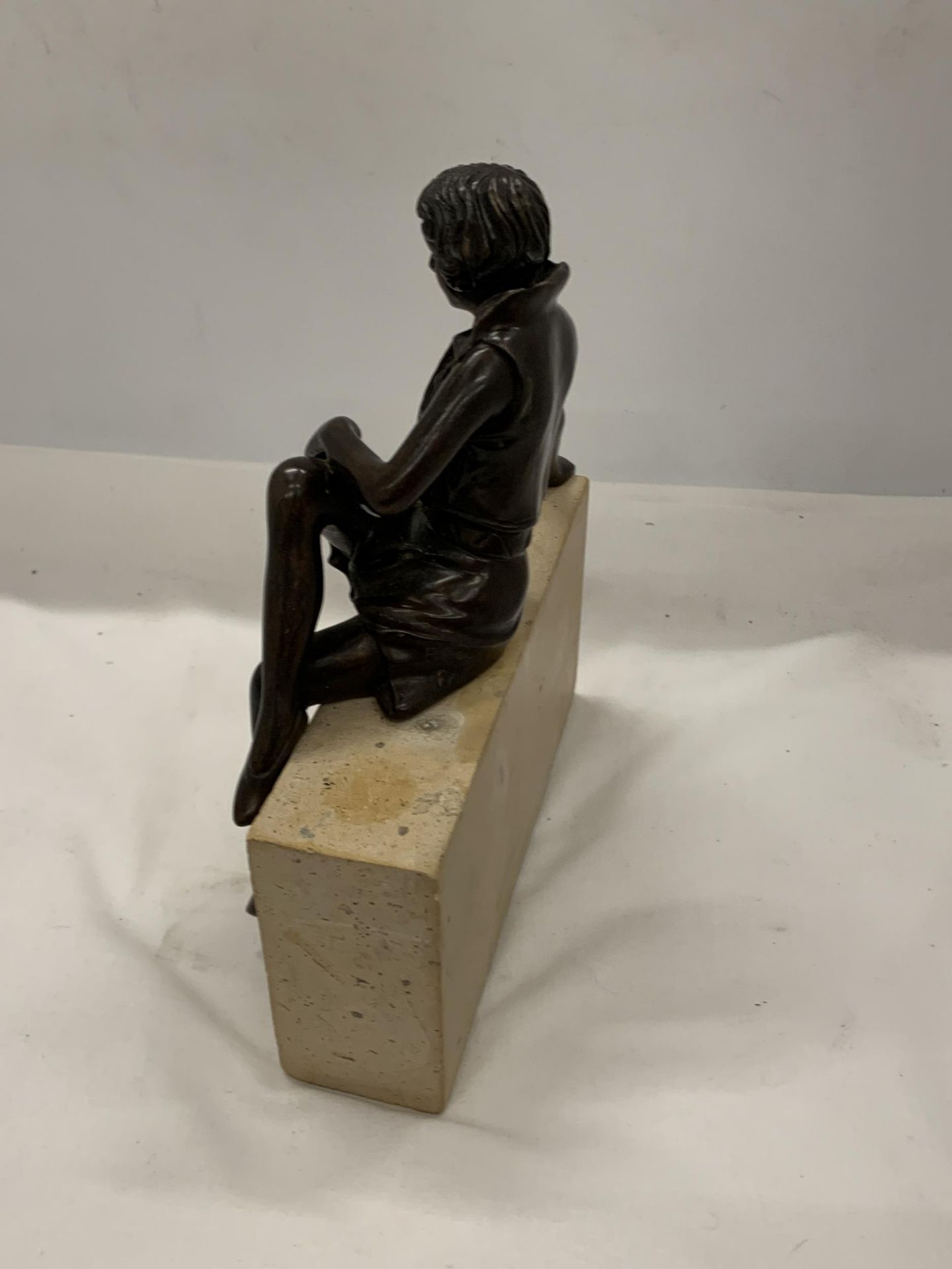 AN ART DECO STYLE BRONZE MODEL OF A GIRL ON STONE BASE, INDISTINCTLY SIGNED - Image 2 of 4