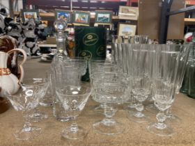 A COLLECTION OF GLASSES TO INCLUDE TYRONE CRYSTAL BOXED DECANTER ETC