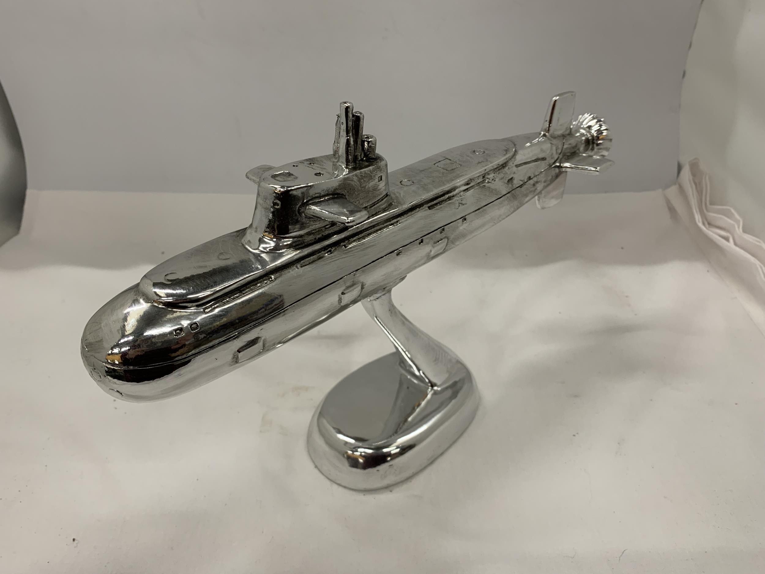 A CHROME MODEL OF A SUBMARINE ON STAND, HEIGHT 19.5CM - Image 2 of 4