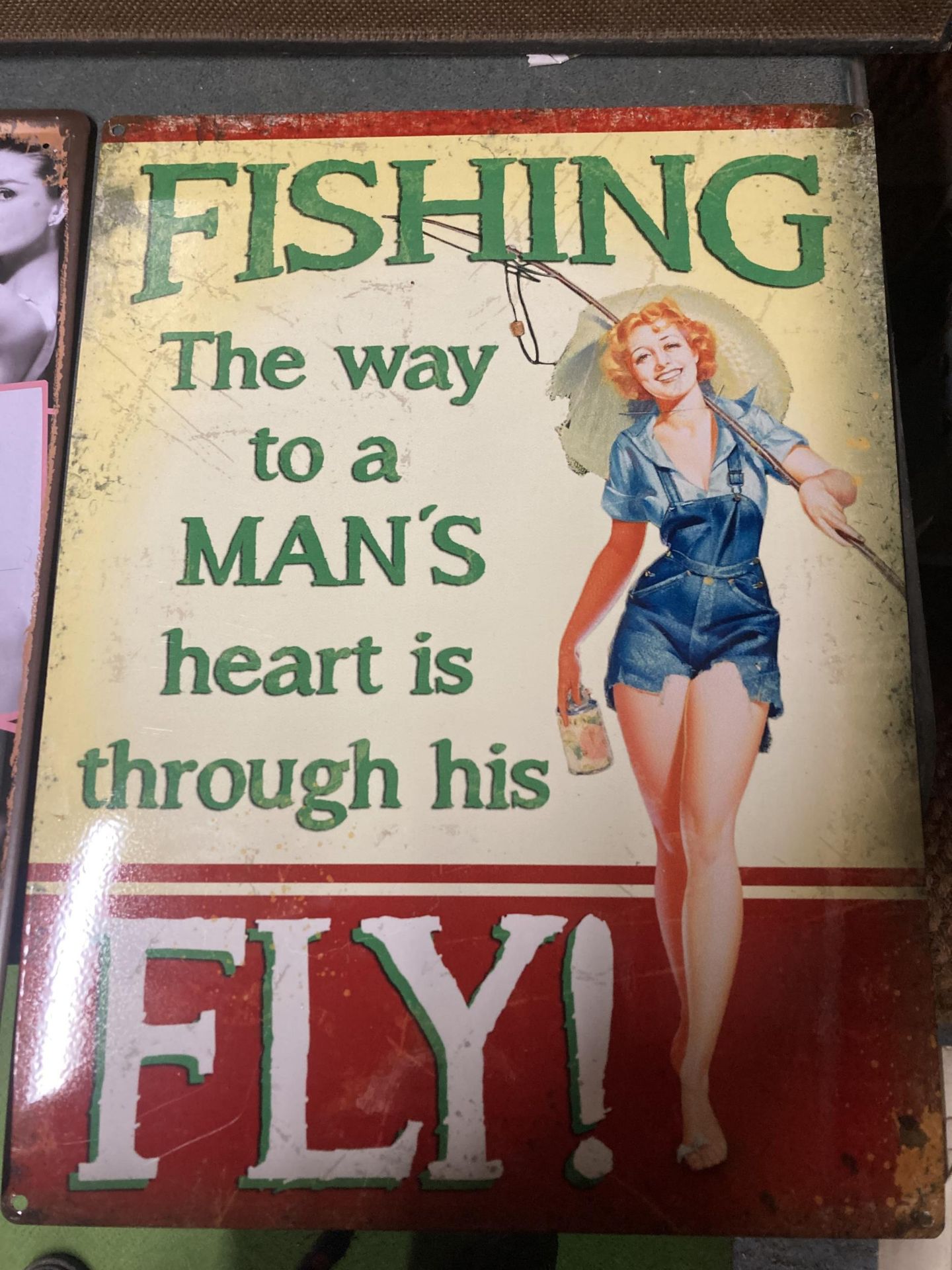 TWO METAL SIGNS - AUDREY HEPBURN AND FISHING - Bild 3 aus 3