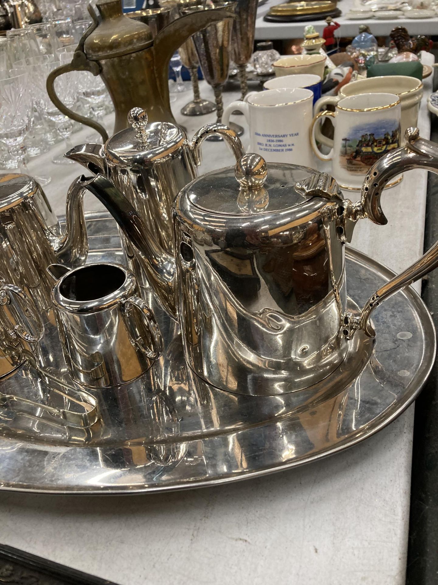 A VINTAGE SILVER PLATED TEA SET AND TRAY - Image 3 of 4