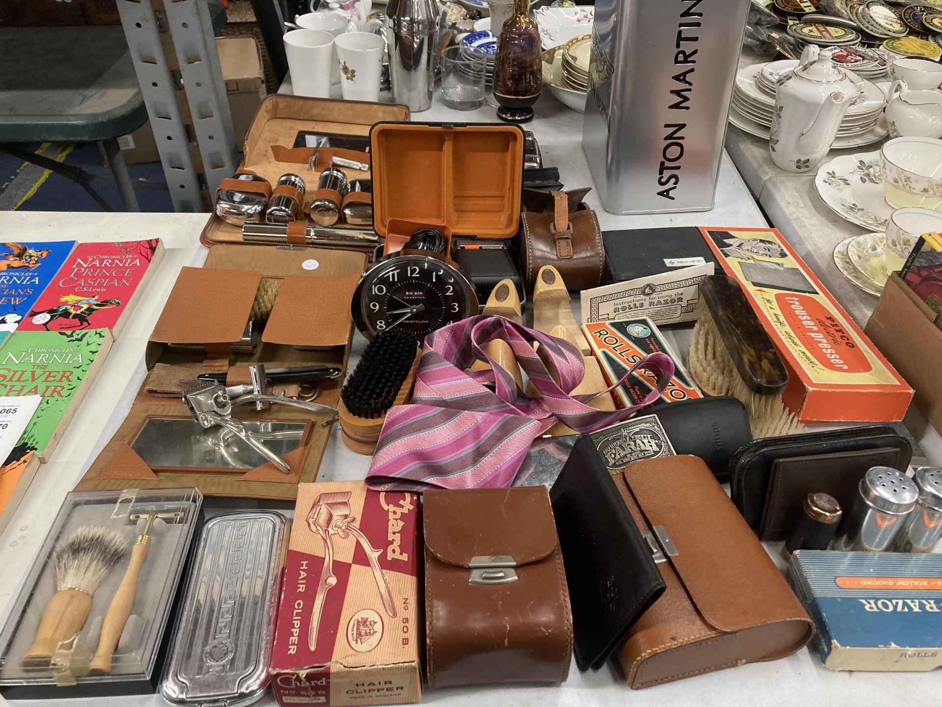 A LARGE MIXED LOT TO INCLUDE BIG BEN CLOCK, BOXED DRESSING AND MANICURE SETS, HAIR CLIPPERS ETC