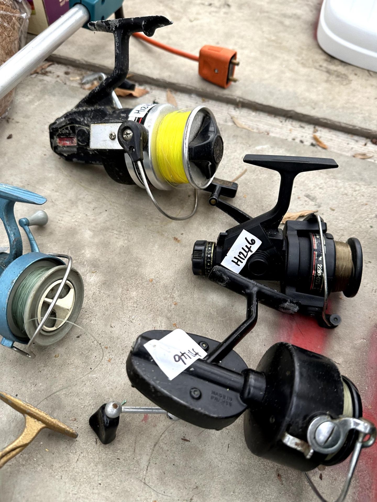 AN ASSORTMENT OF VARIOUS FISHING REELS - Image 2 of 2