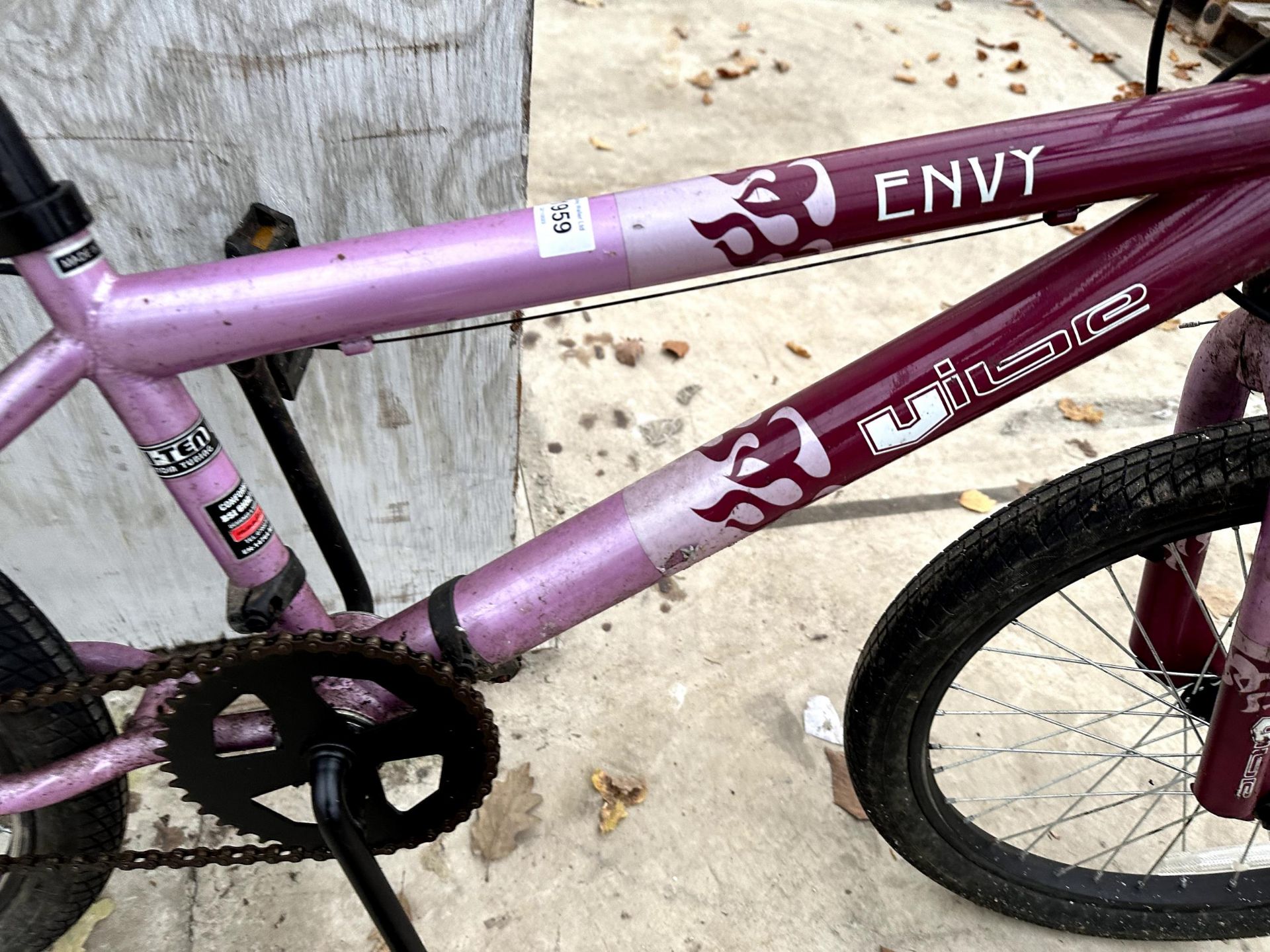 A VIBE ENVY GIRLS BMX BIKE - Image 2 of 3