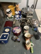 A MIXED LOT TO INCLUDE SILVER PLATE, DUTCH FIGURES, TOBY JUGS ETC