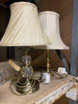 TWO TABLE LAMPS TO INCLUDE BRASS AND GLASS EXAMPLE