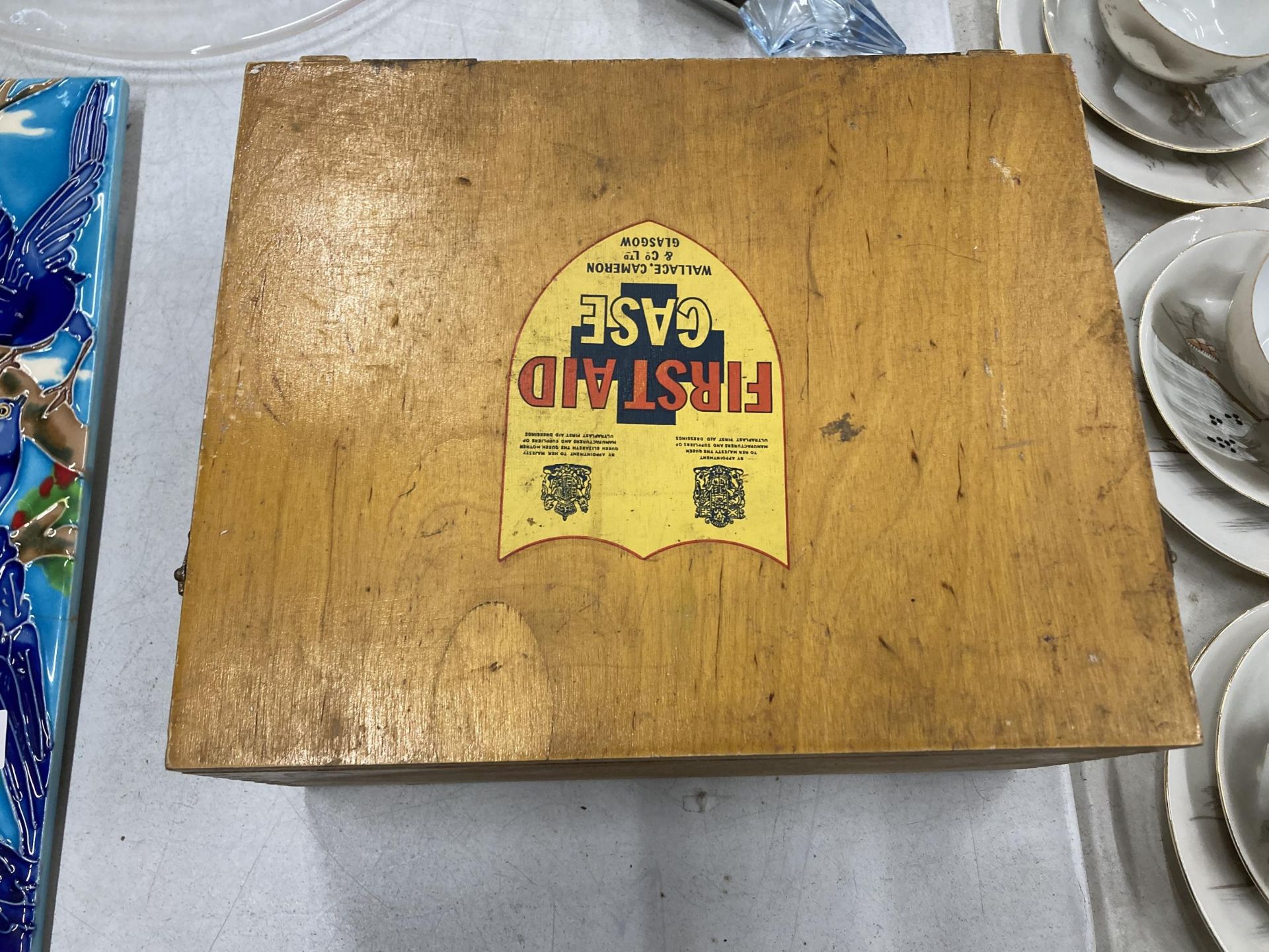 A VINTAGE WOODEN FIRST AID KIT BOX WITH BOXED ITEMS
