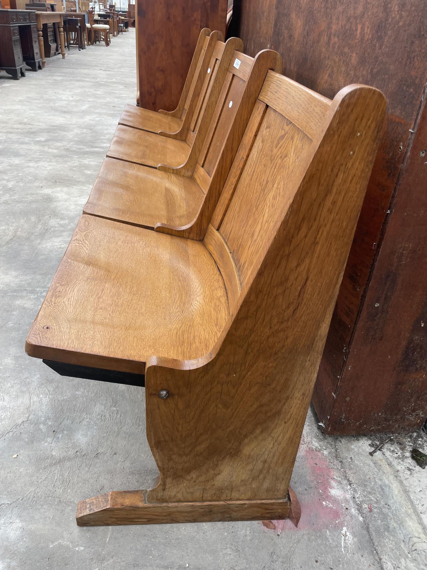 A SET OF FOUR JOINED OAK CINEMA / THEATRE SEATS WITH CURVED TOP RAIL, 81.5" WIDE - Image 3 of 4