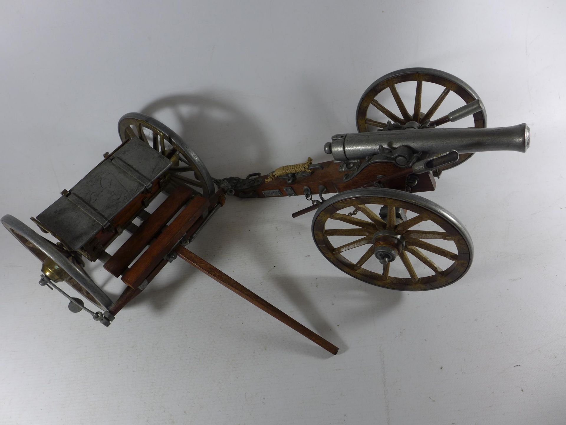 A MODEL OF A NAPOLEONIC WAR CANON AND TENDER, LENGTH 70CM - Image 2 of 4