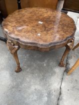 AN EARLY 20TH CENTURY WALNUT COFFEE TABLE, 26" ON CABRIOLE LEGS