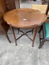 AN OVAL MAHOGANY AND INLAID EDWARDIAN CENTRE TABLE, 26 X 18"