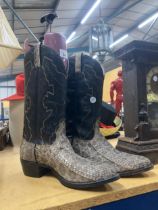 A PAIR OF VINTAGE LEATHER AND SNAKESKIN AMERICAN COWBOY BOOTS, AMERICAN SIZE 10.5D