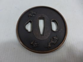 A JAPANESE BRONZE TSUBA DECORATED WITH MYTHICAL BEASTS, DIAMETER 8CM