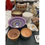 A QUANTITY OF POTTERY TO INCLUDE PLANTERS, A DUTCH FOOTED BOWL WITH PURPLE PATTERN, ETC