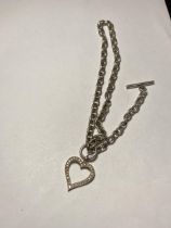 A SILVER T-BAR NECK CHAIN WITH DIAMANTE HEART CHARM